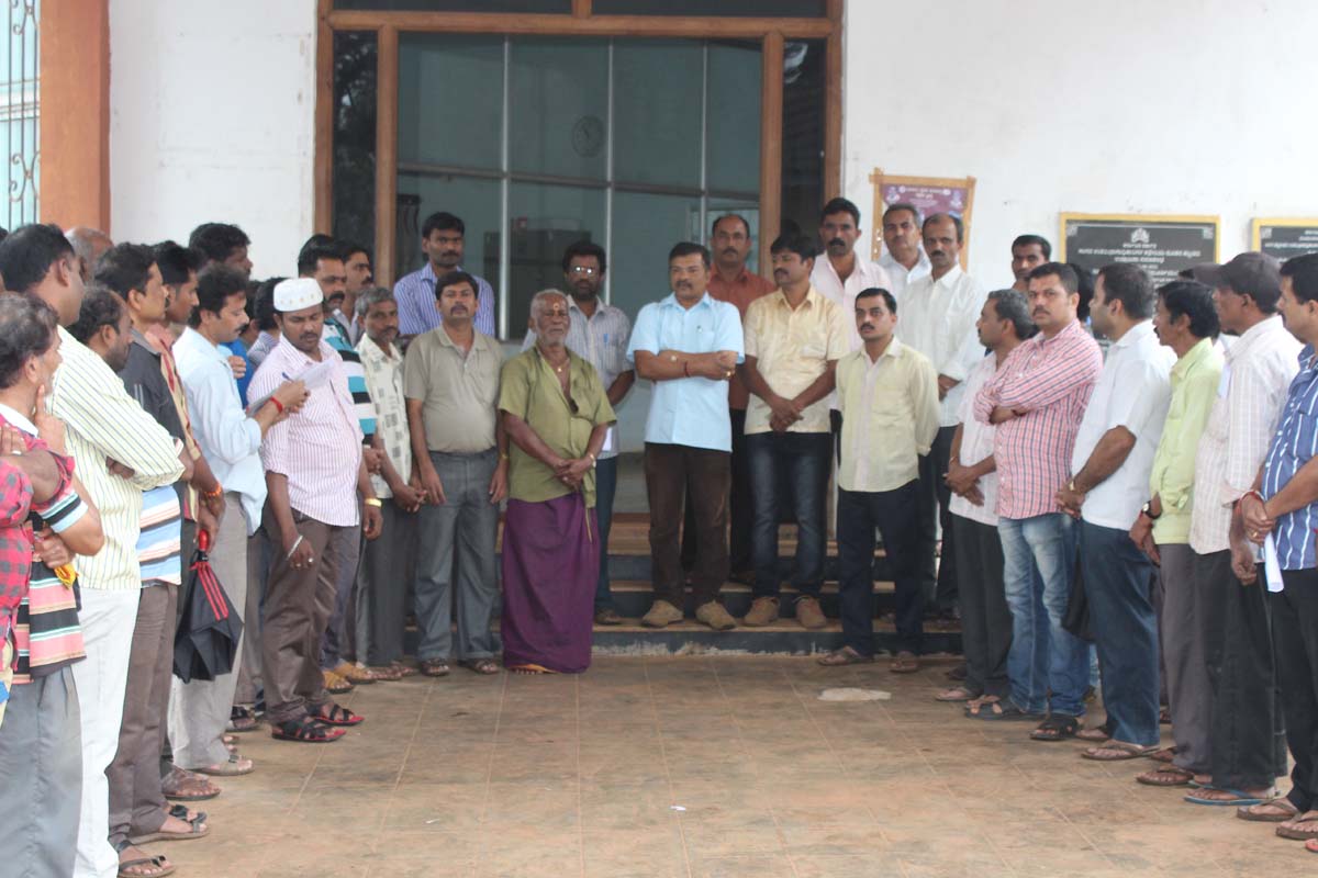 ‘ಅಧಿಕಾರಿಗಳ ಕಿರುಕುಳ ಖಂಡಿಸಿ ಪಾನ್‌ಬೀಡಾ ಮಾಲಕರ ಸಂಘದಿಂದ ಧರಣಿ’